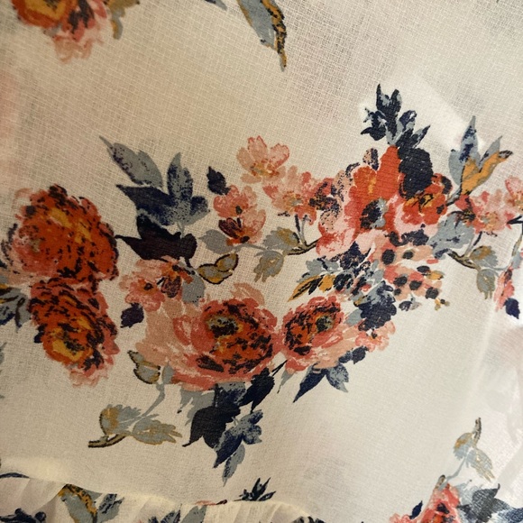 Floral blouse. - Picture 5 of 6